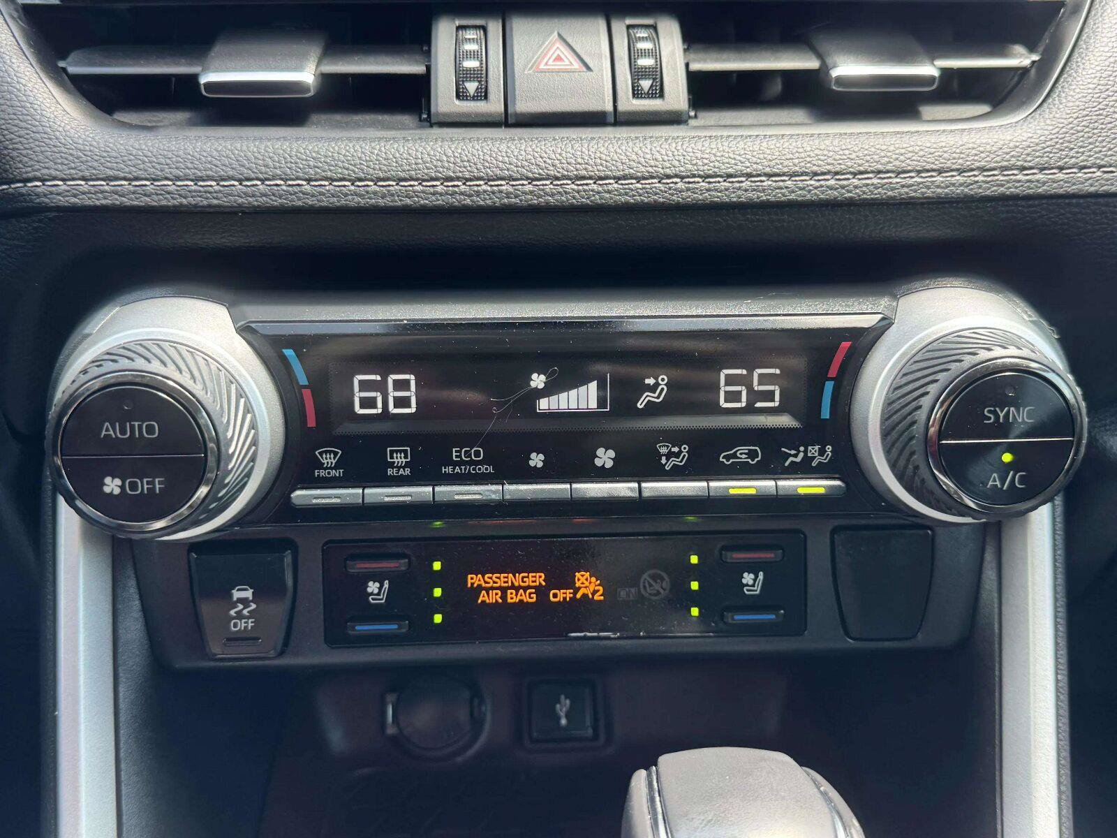 Used 2022 Toyota RAV4 Limited FWD image 36