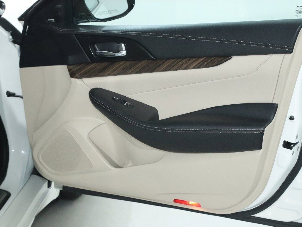 Used 2017 Nissan Maxima Platinum image 34