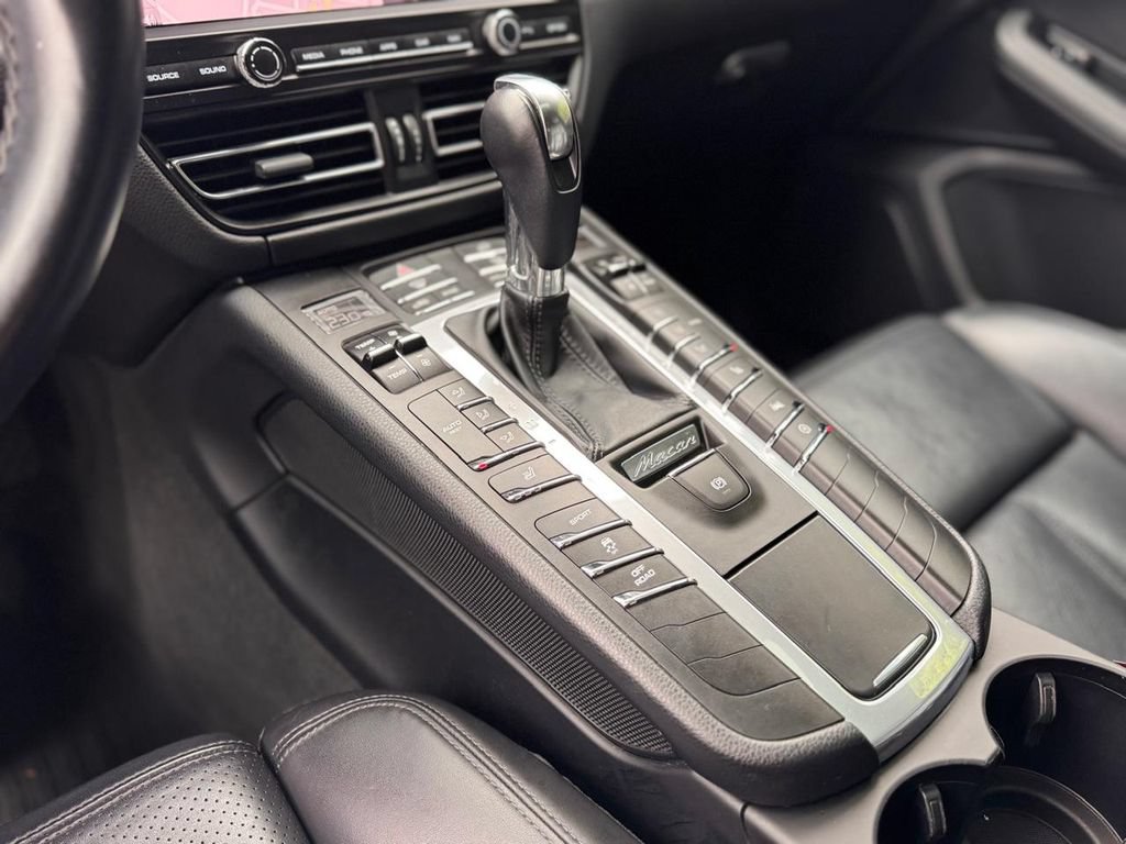 Used 2020 Porsche Macan AWD/4WD image 17