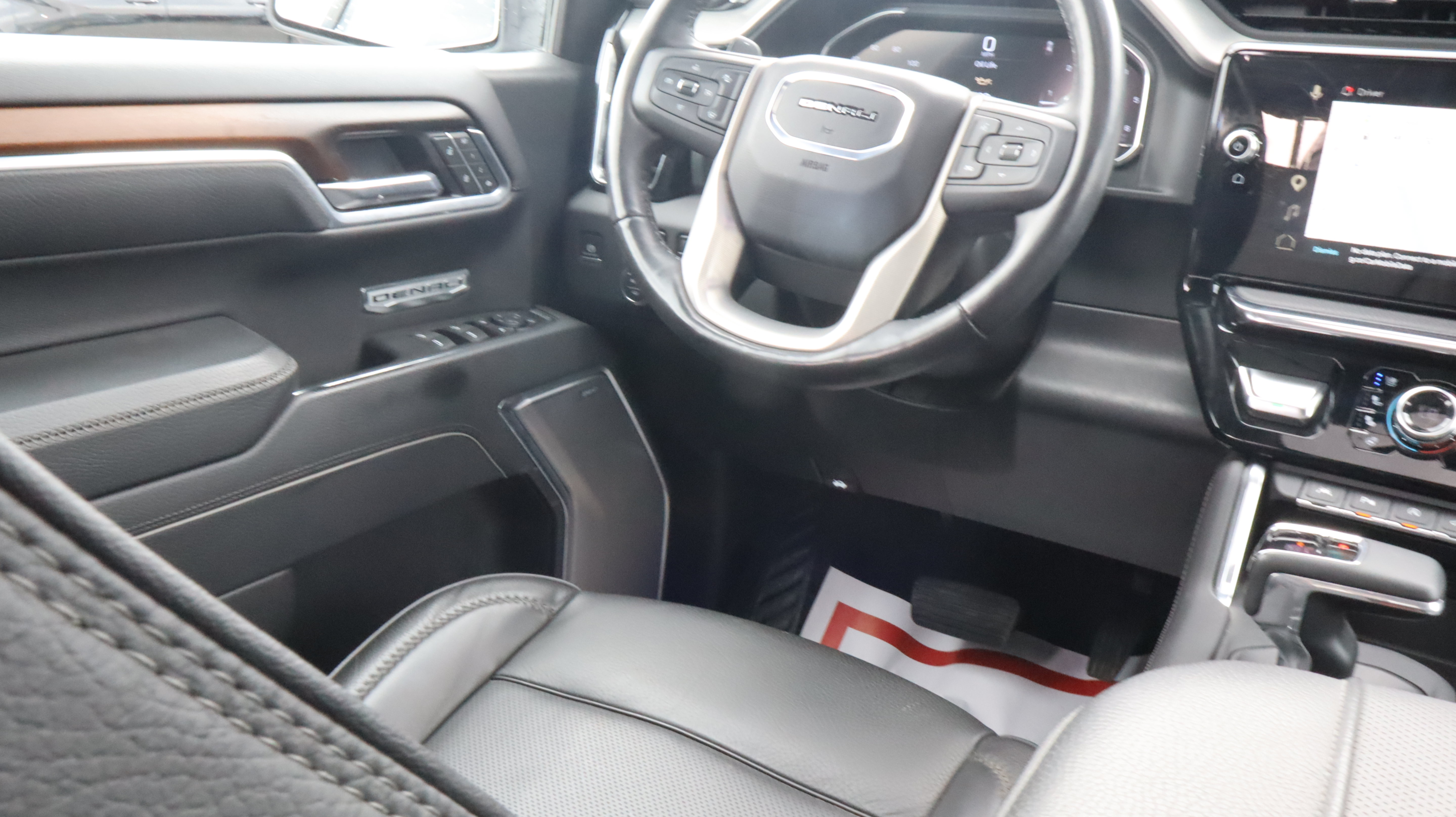 Used 2025 GMC Sierra 1500 Denali AWD/4WD image 13
