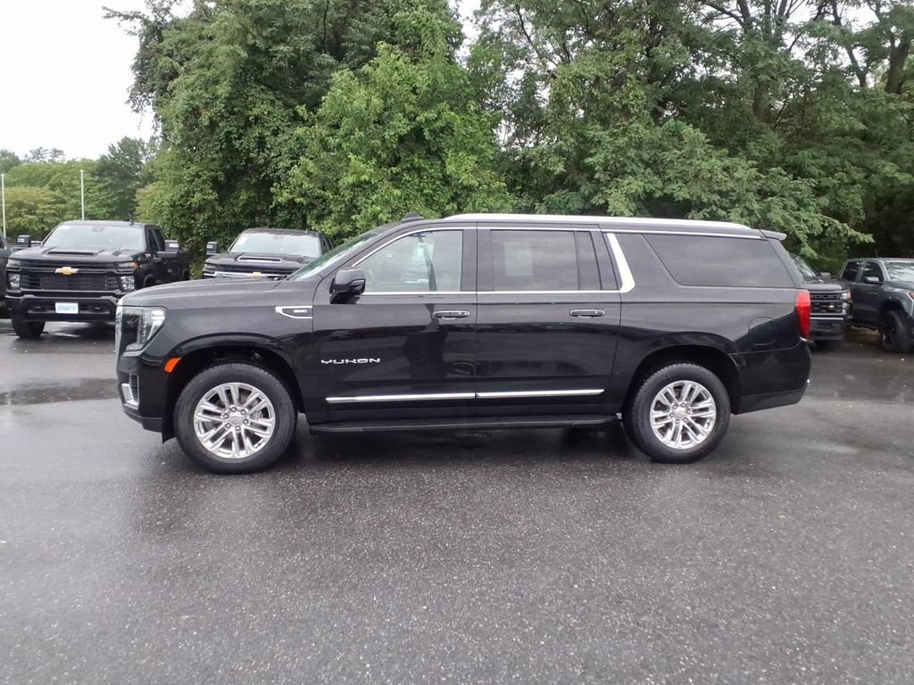 Certified 2024 GMC Yukon XL SLT w/ SLT Premium Package AWD/4WD image 5