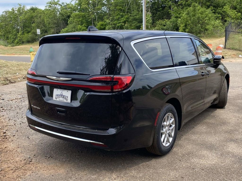 New 2026 Chrysler Pacifica Select FWD image 37