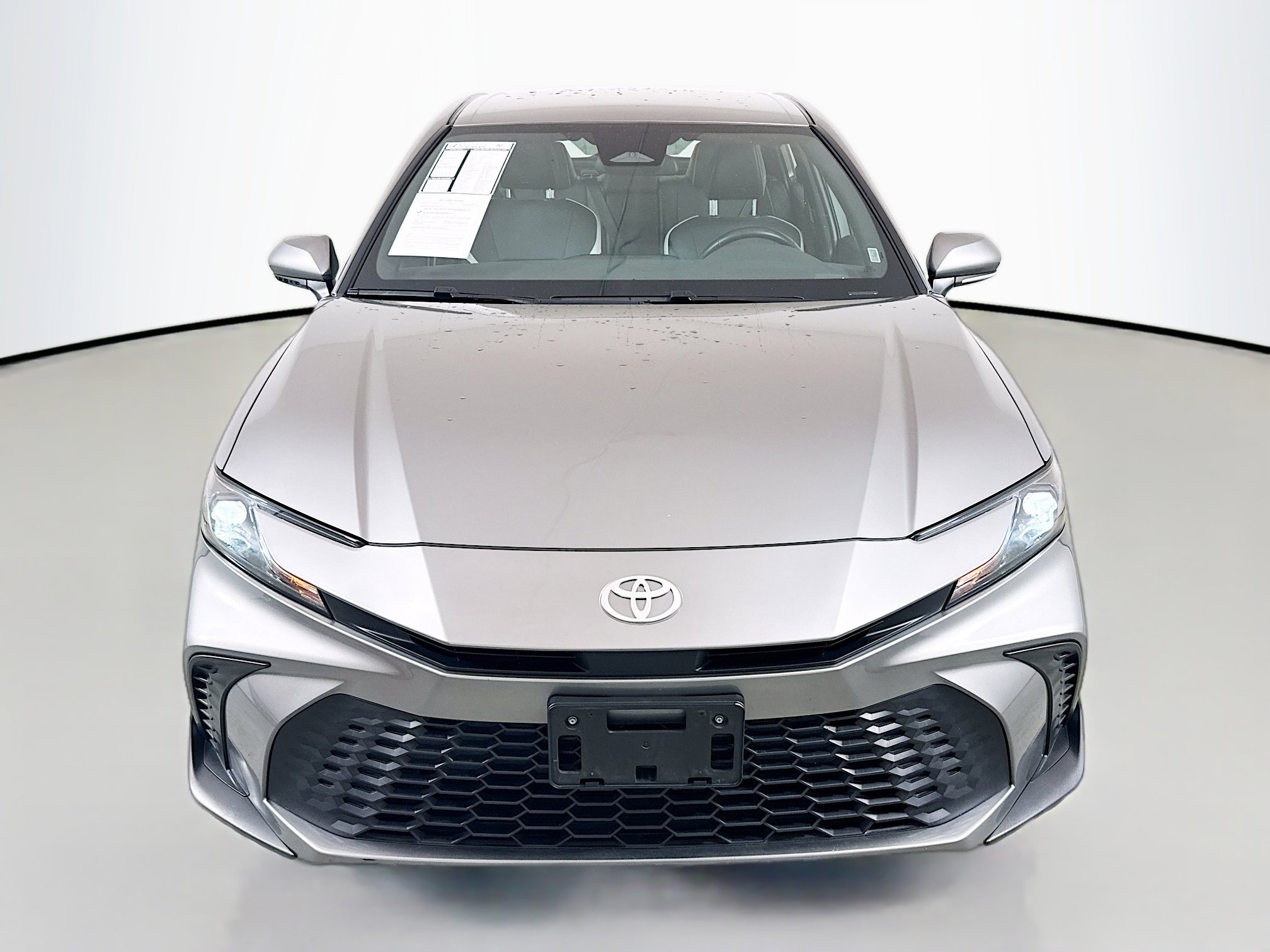 Used 2025 Toyota Camry SE image 2
