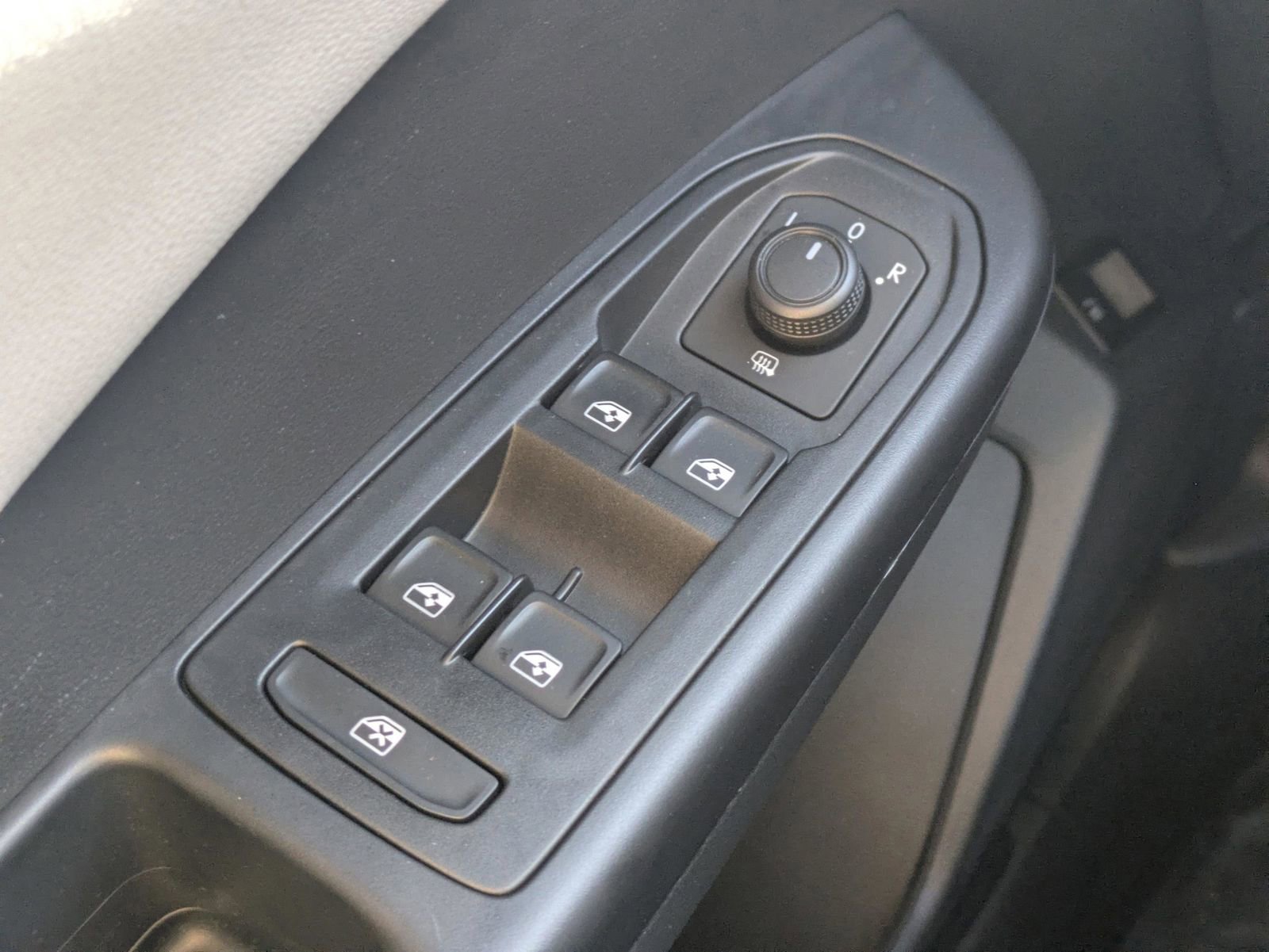 Used 2023 Volkswagen Taos SE image 27