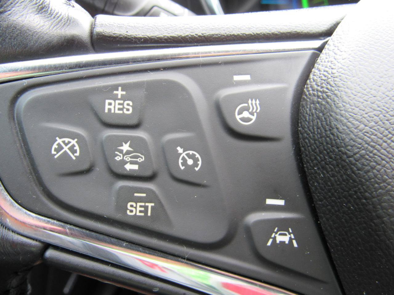 Used 2018 Chevrolet Volt Premier w/ Driver Confidence Package FWD image 21