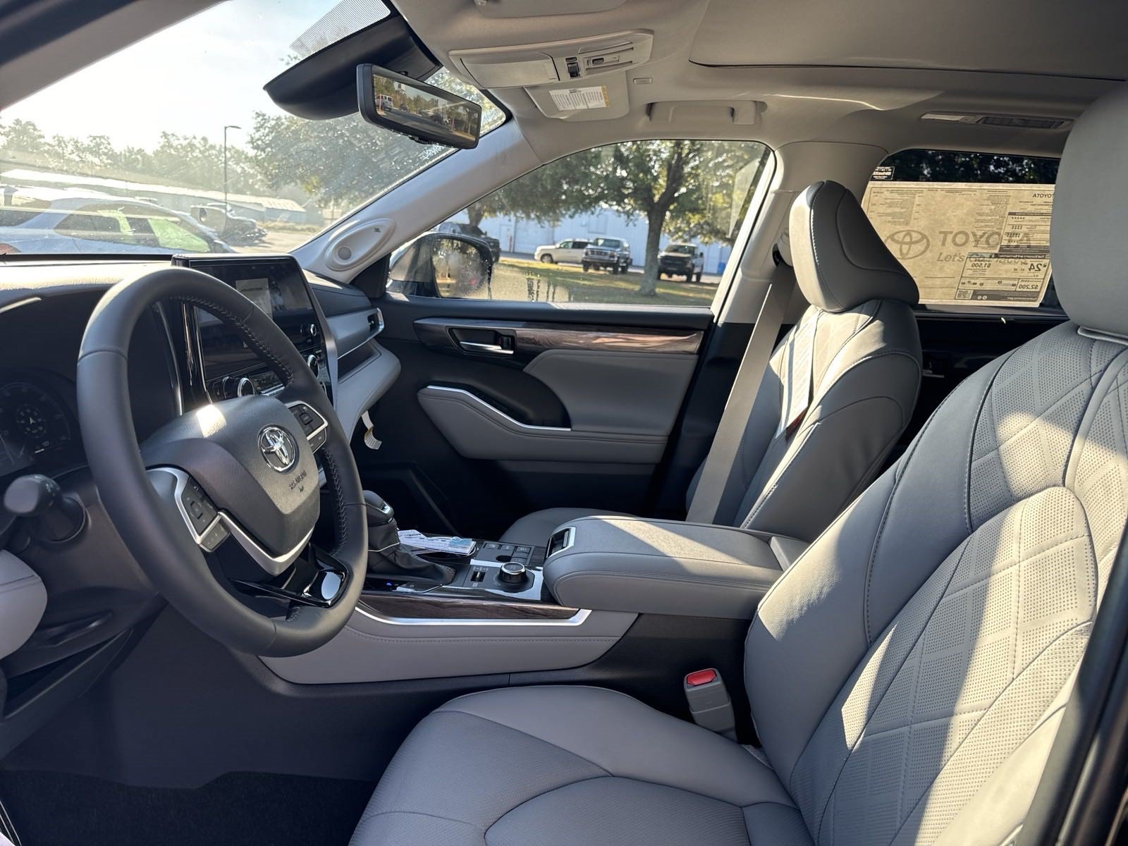 New 2025 Toyota Highlander Platinum AWD/4WD image 15