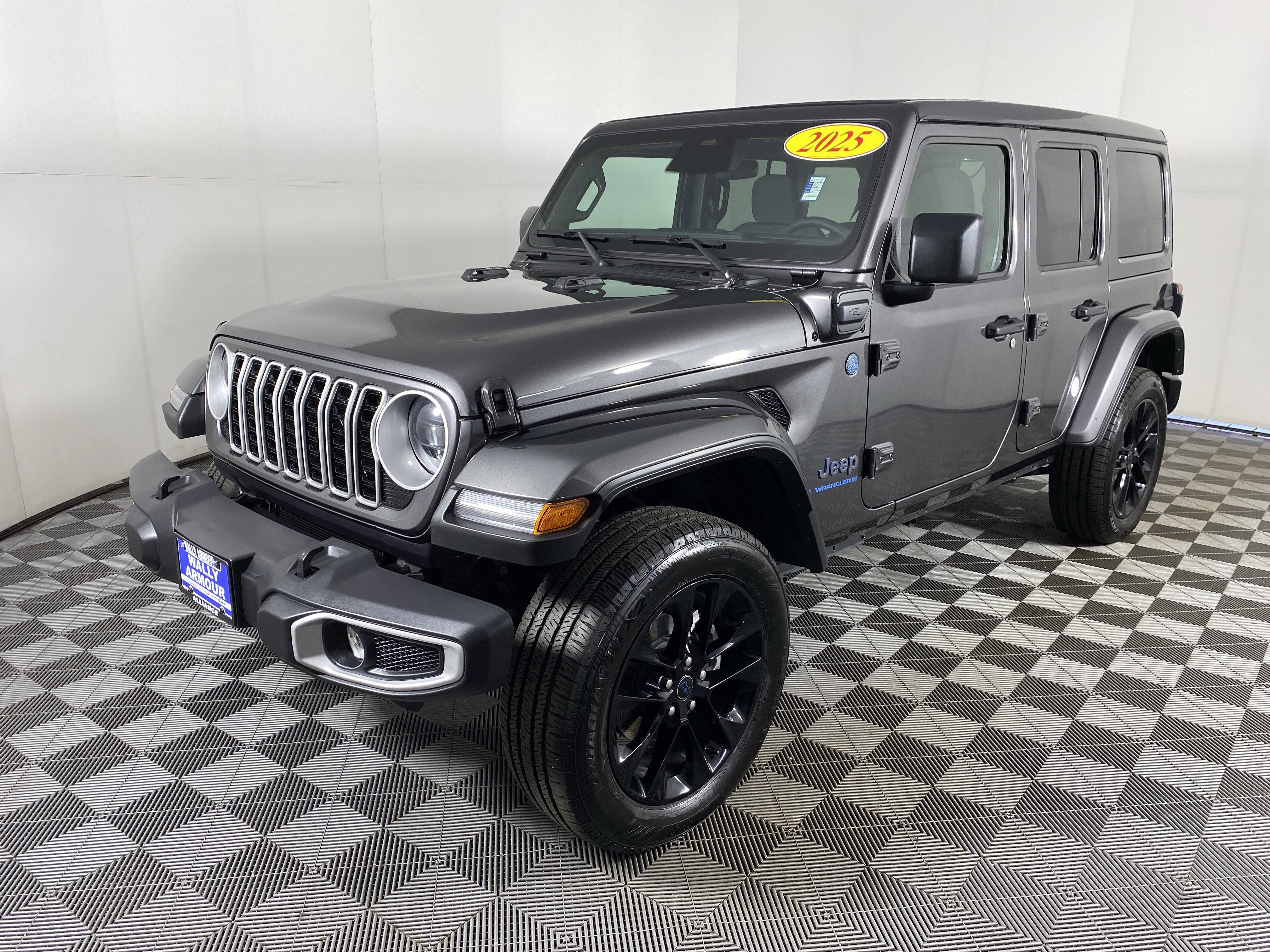 Used 2025 Jeep Wrangler Sahara w/ Safety Group image 11