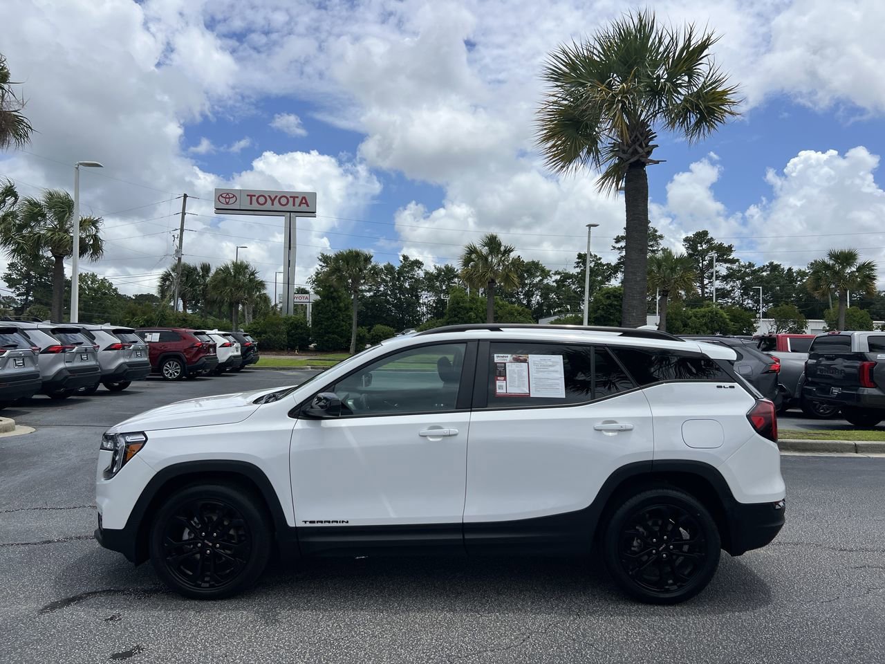 Used 2022 GMC Terrain SLE w/ Driver Convenience Package FWD image 7