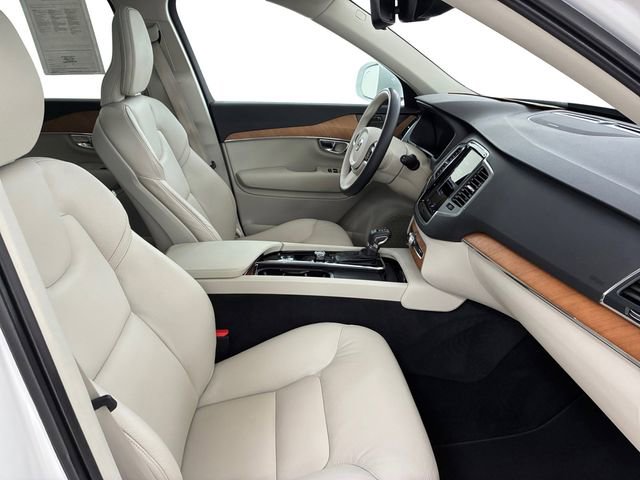 Used 2022 Volvo XC90 T5 Momentum image 14