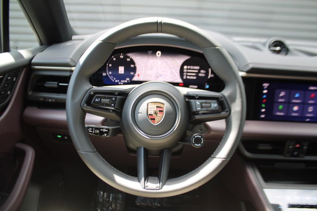 Certified 2025 Porsche Macan Electric RWD image 33