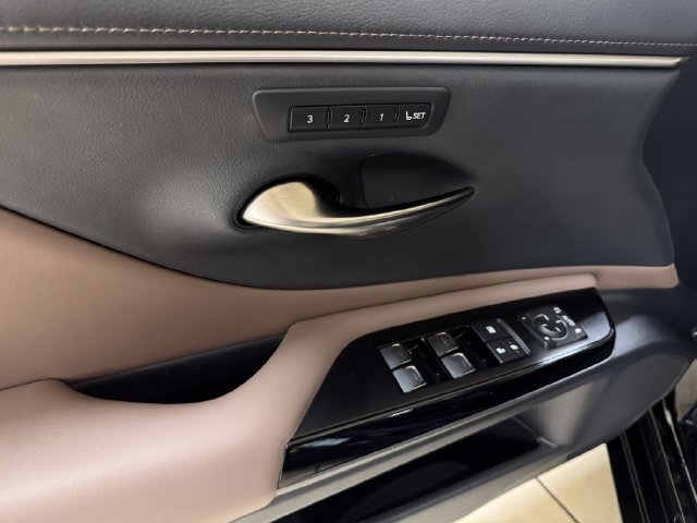 Used 2024 Lexus ES 250 w/ Premium Package AWD/4WD image 7