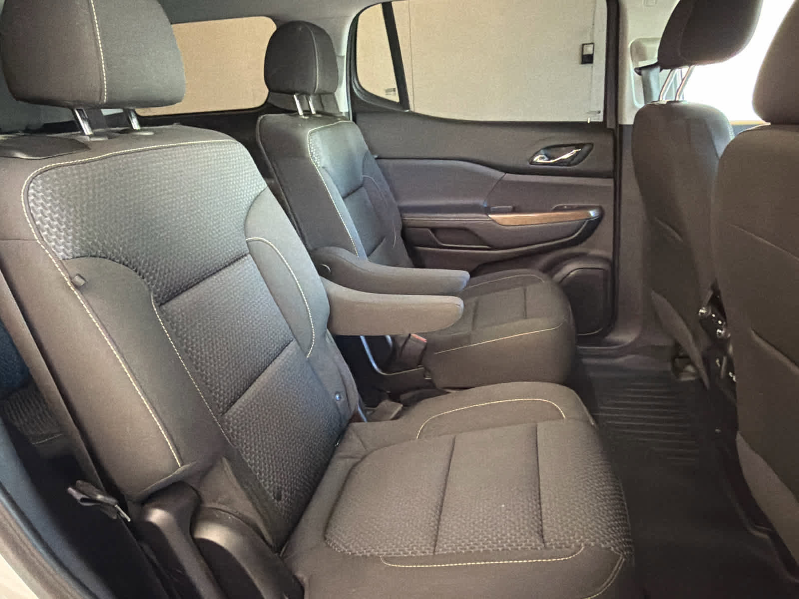 Used 2023 GMC Acadia SLE w/ Driver Convenience Package image 32