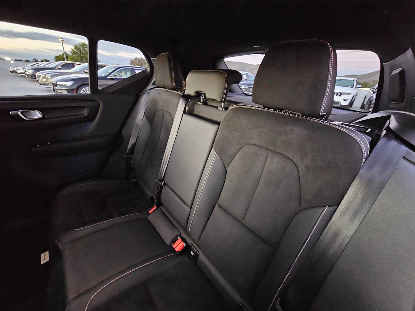 Used 2023 Volvo XC40 Recharge Ultimate image 18