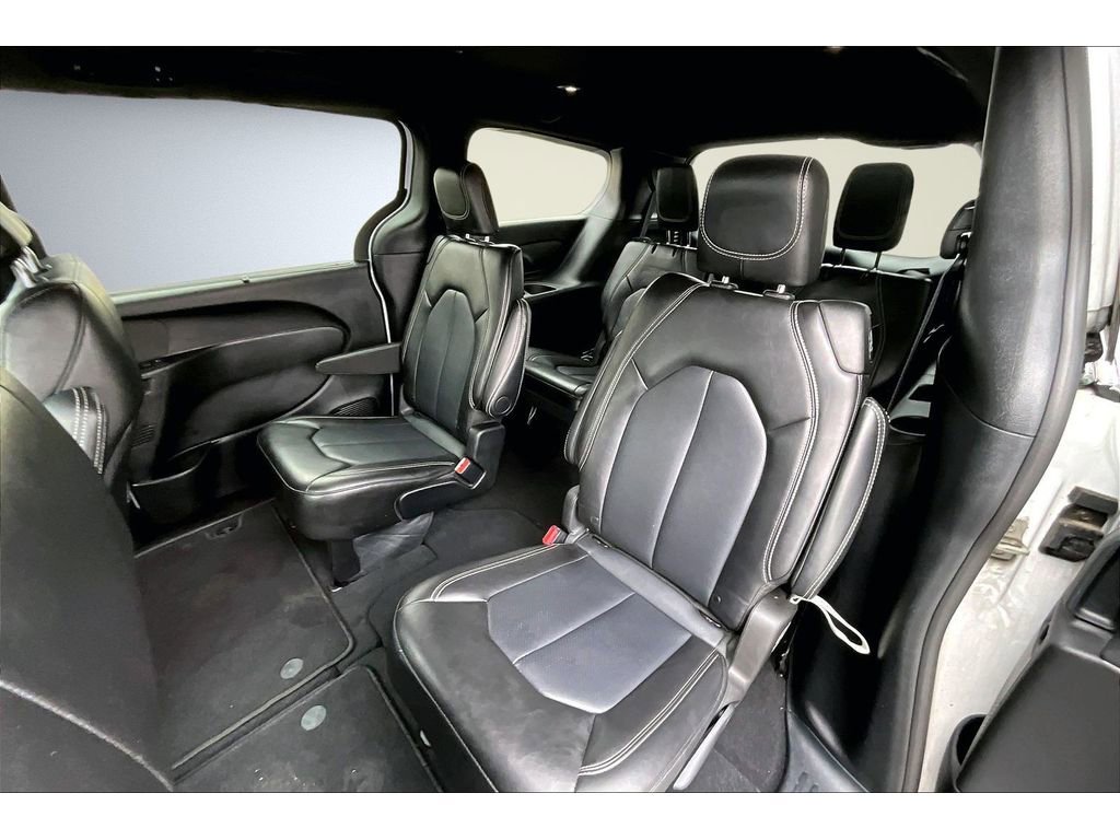 Used 2025 Chrysler Pacifica Select image 23