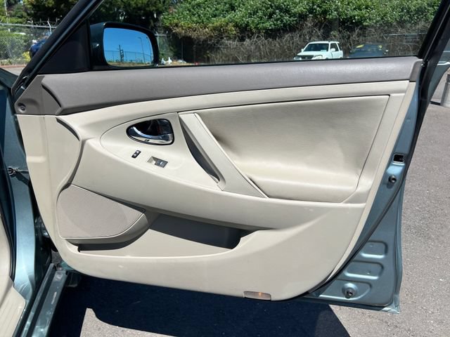 Used 2010 Toyota Camry LE FWD image 30