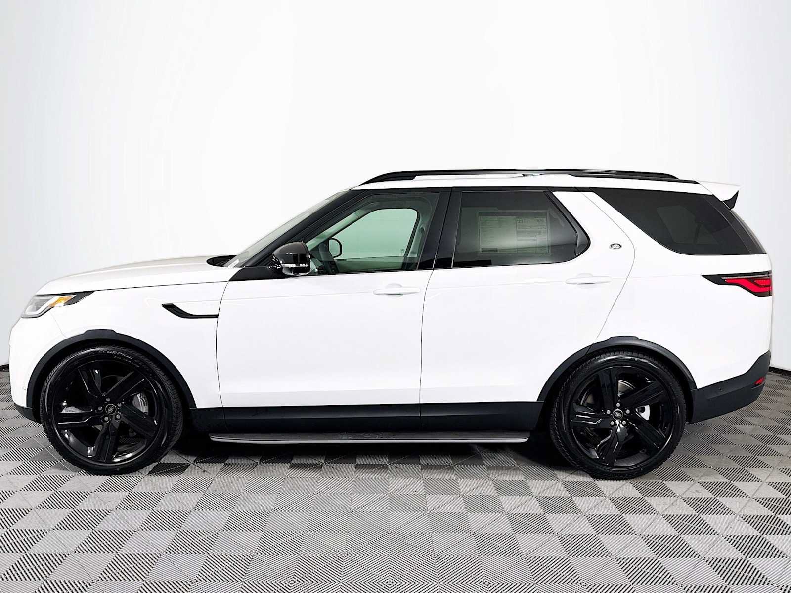 New 2025 Land Rover Discovery S AWD/4WD image 8