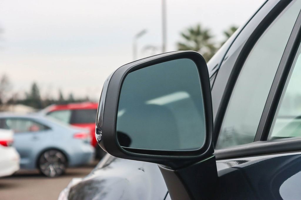 Used 2022 Chevrolet Trax LT w/ LT Convenience Package image 13