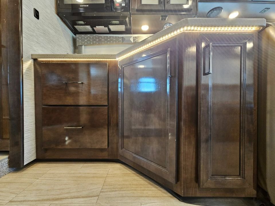 Used 2021 Ford E-450 and Econoline 450 Super Duty w/ Motorhome Prep Package image 18