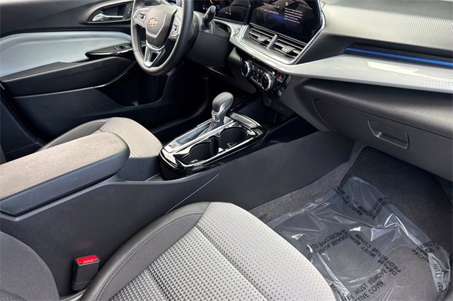 Used 2025 Chevrolet Trax LT w/ Driver Confidence Package image 19