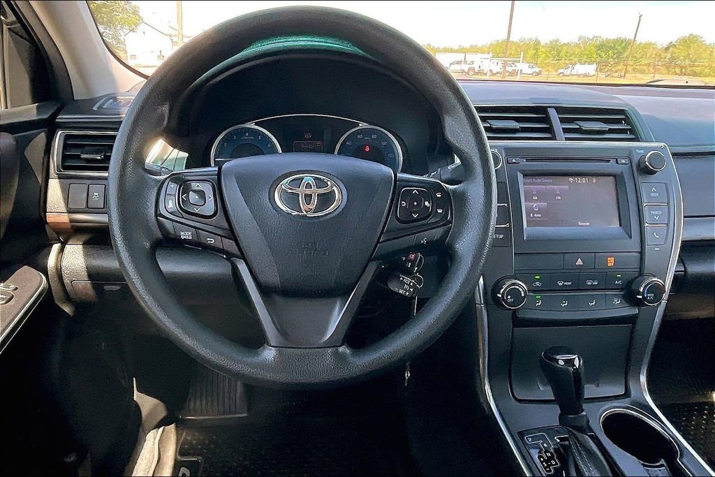 Used 2017 Toyota Camry LE FWD image 8