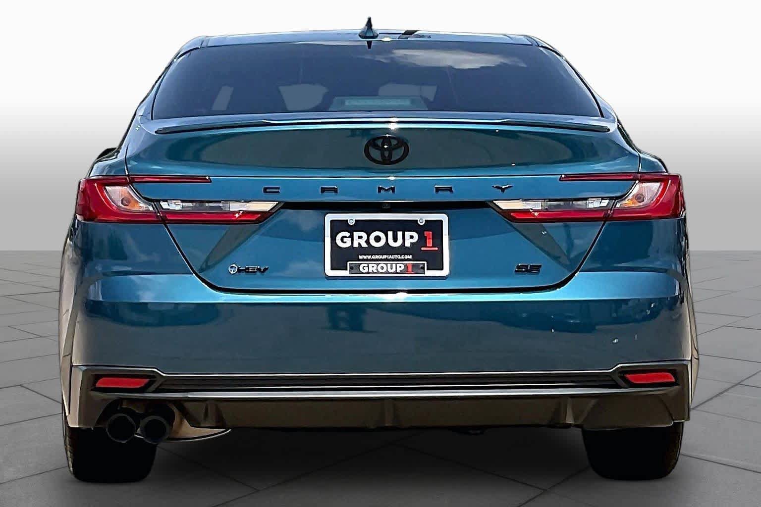 Used 2025 Toyota Camry SE FWD image 5
