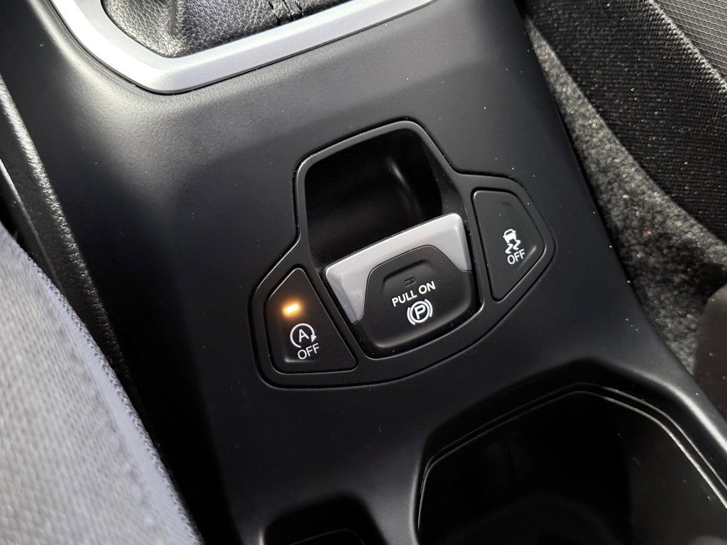 Certified 2020 Jeep Renegade Altitude image 29