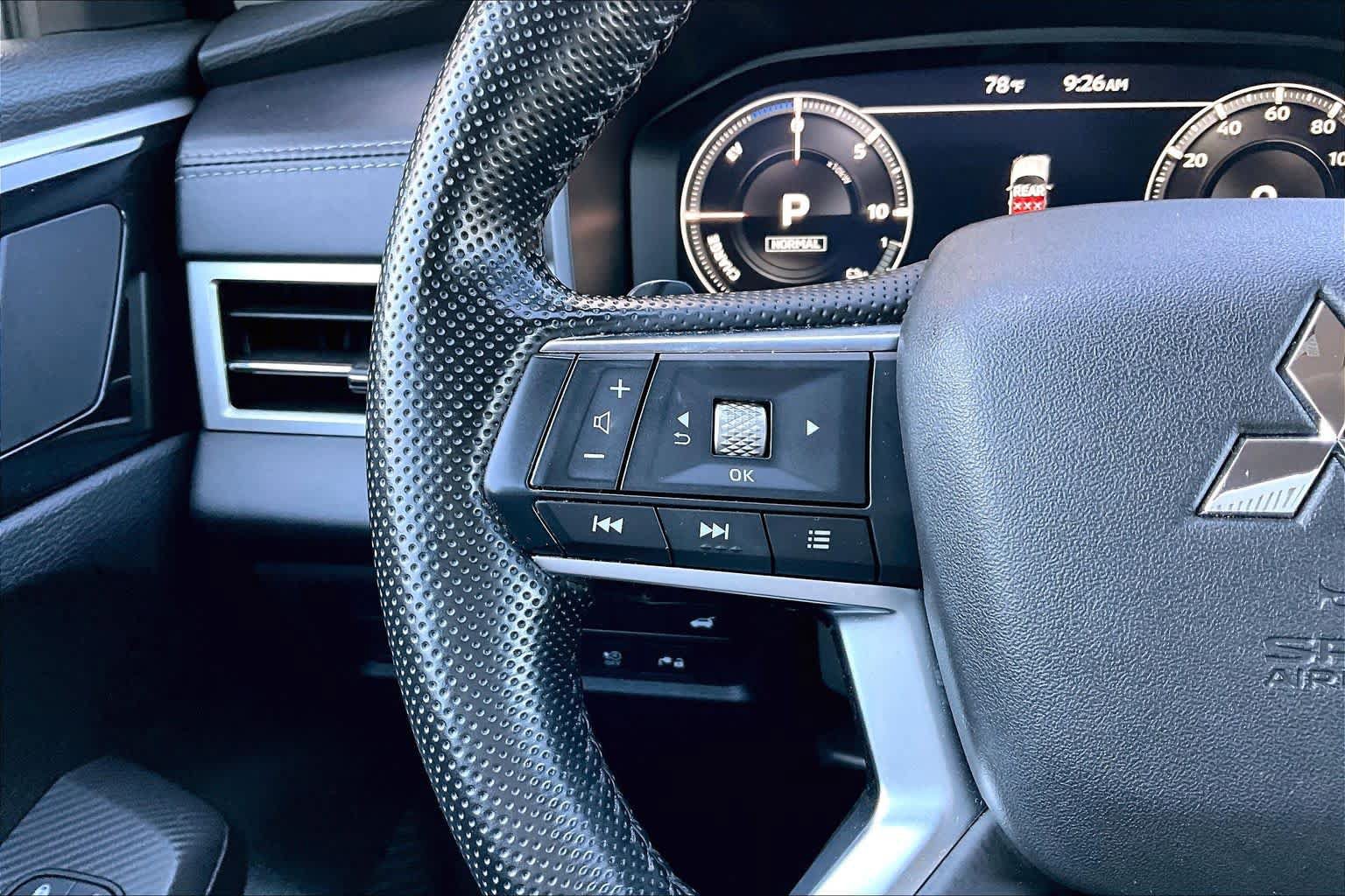 Used 2025 Mitsubishi Outlander SE AWD/4WD image 24