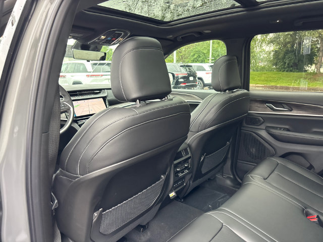 New 2027 Jeep Grand Cherokee Limited AWD/4WD image 11