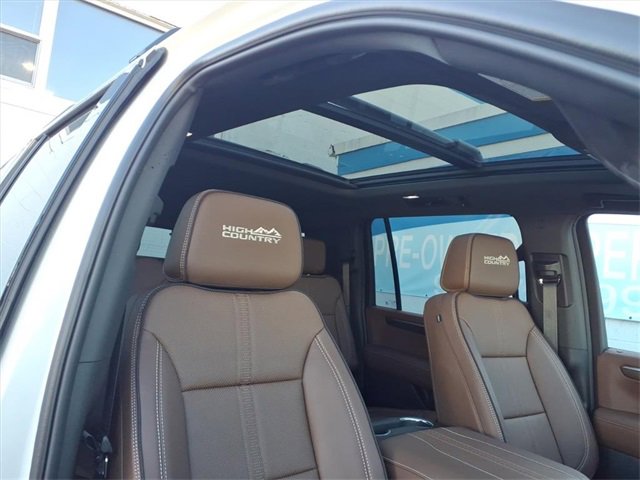 Used 2025 Chevrolet Suburban High Country image 23