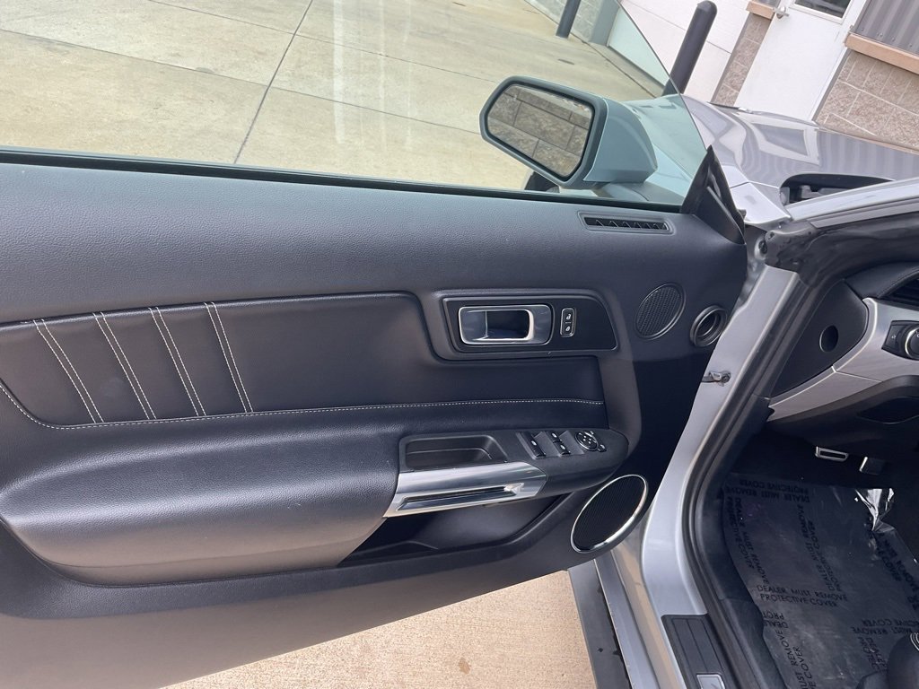 Used 2022 Ford Mustang Premium image 7