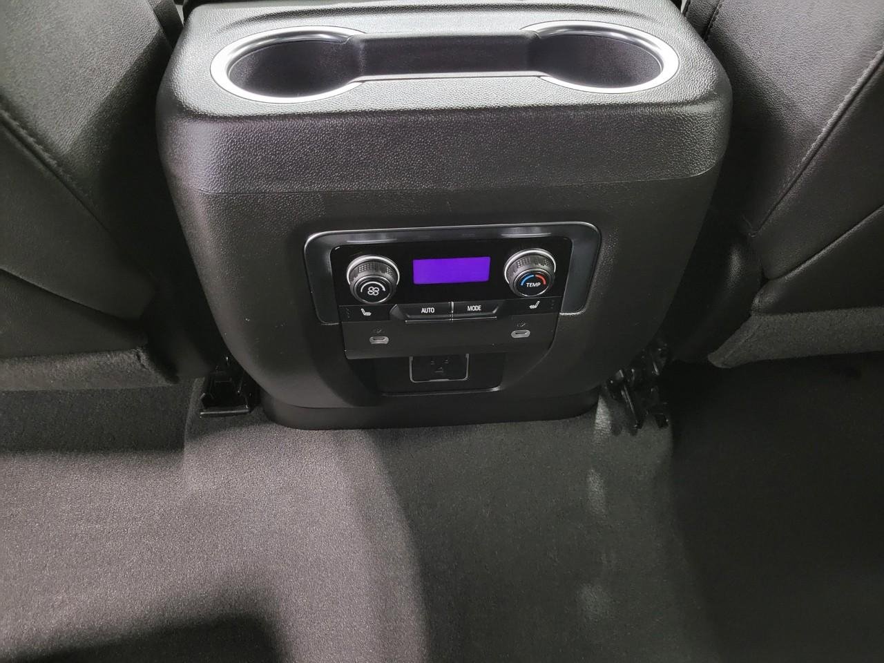 Used 2024 Chevrolet Suburban Premier AWD/4WD image 23