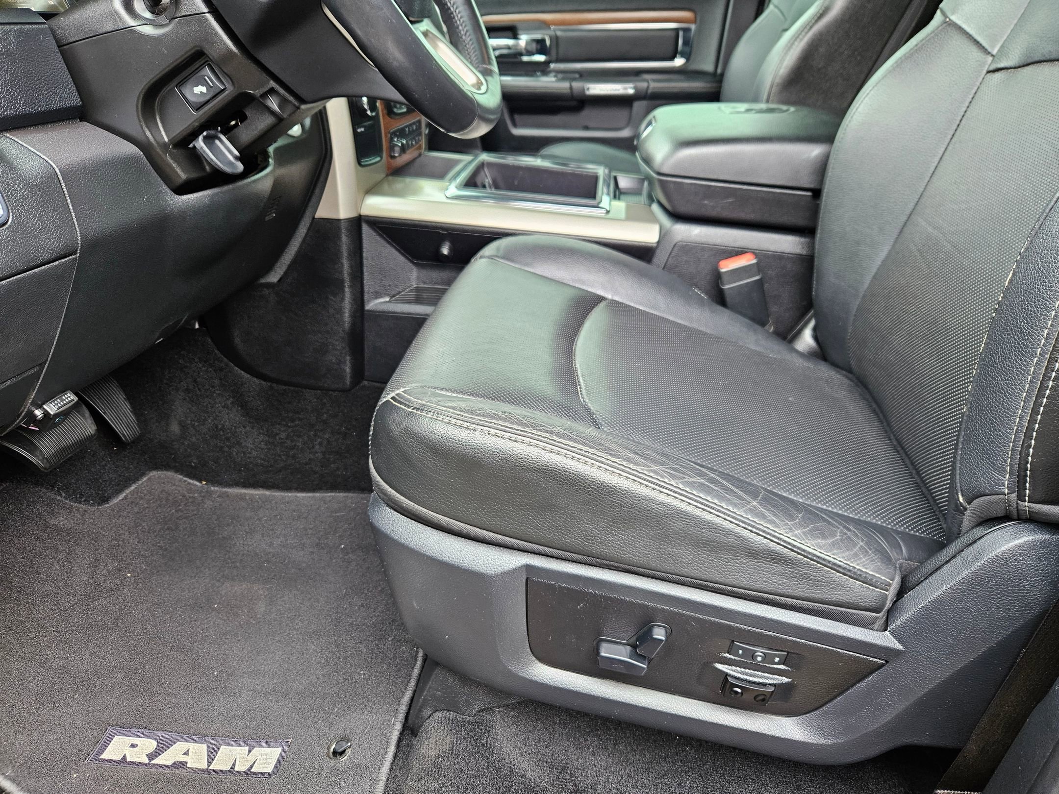 Used 2014 RAM 2500 Laramie w/ Convenience Group AWD/4WD image 13
