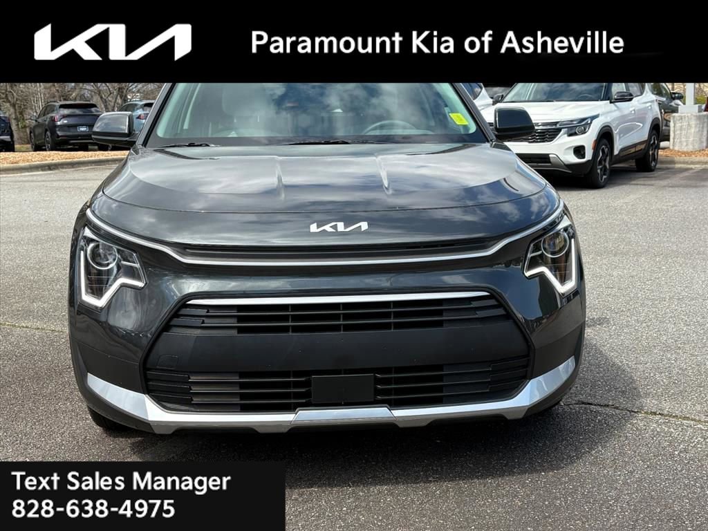 Certified 2025 Kia Niro EX image 2