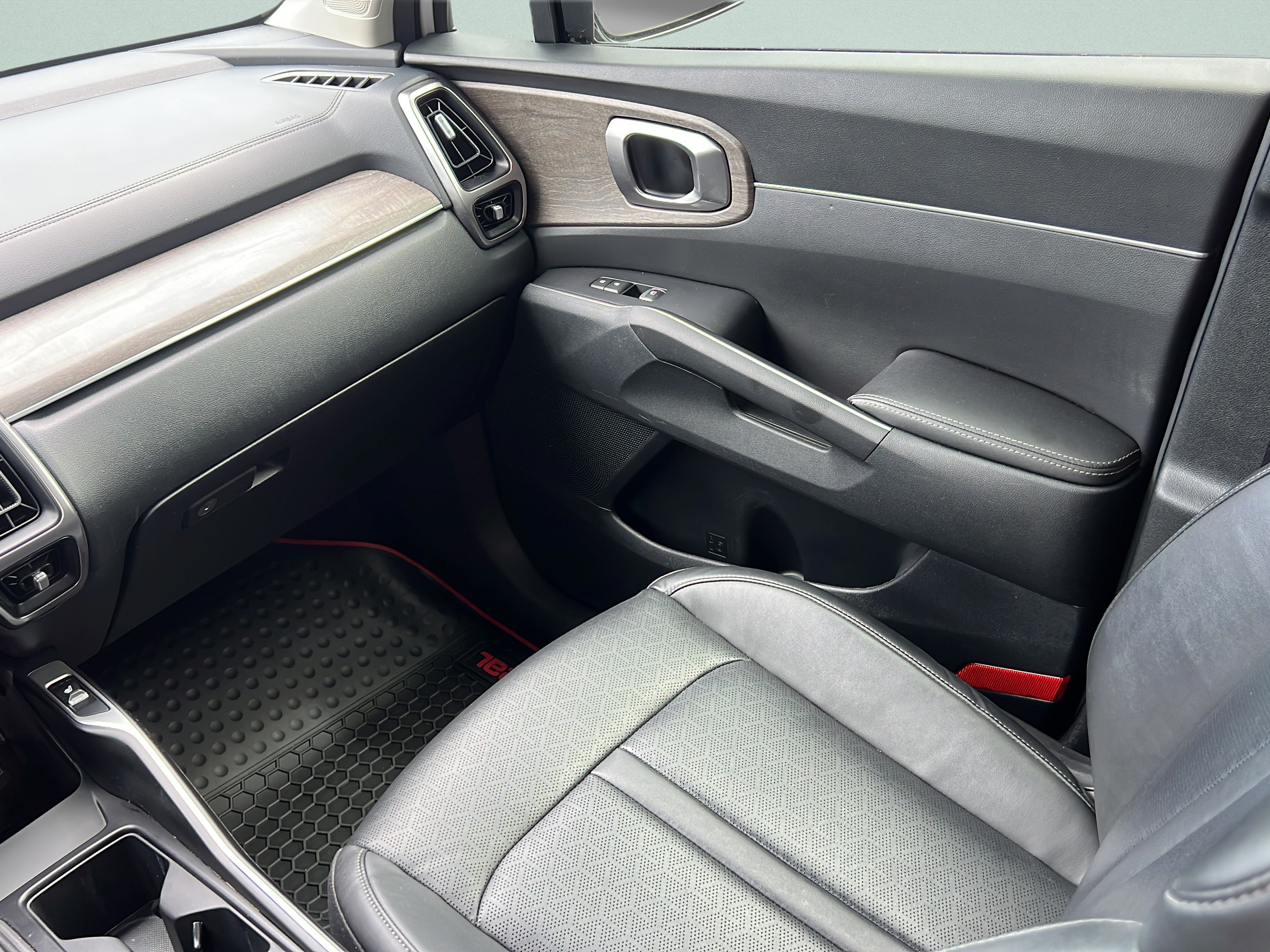 Used 2023 Kia Sorento EX w/ Panoramic Sunroof Package FWD image 14
