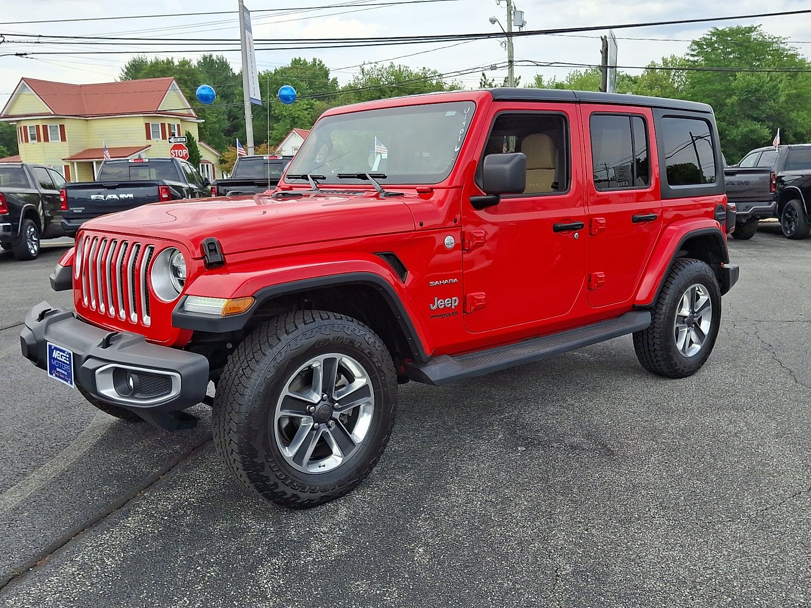 Used 2019 Jeep Wrangler Unlimited Sahara w/ Cold Weather Group AWD/4WD image 3