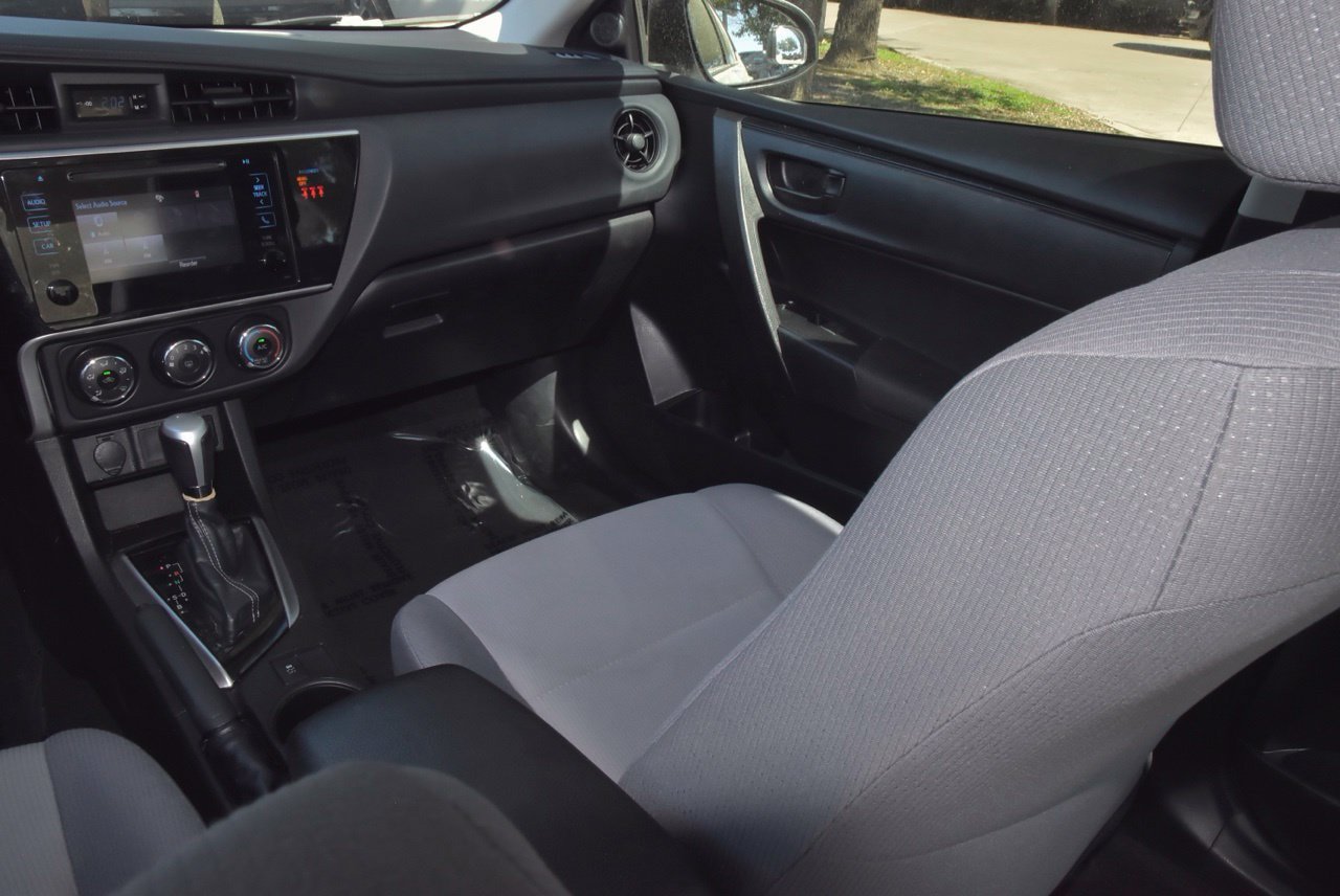 Used 2018 Toyota Corolla L FWD image 17