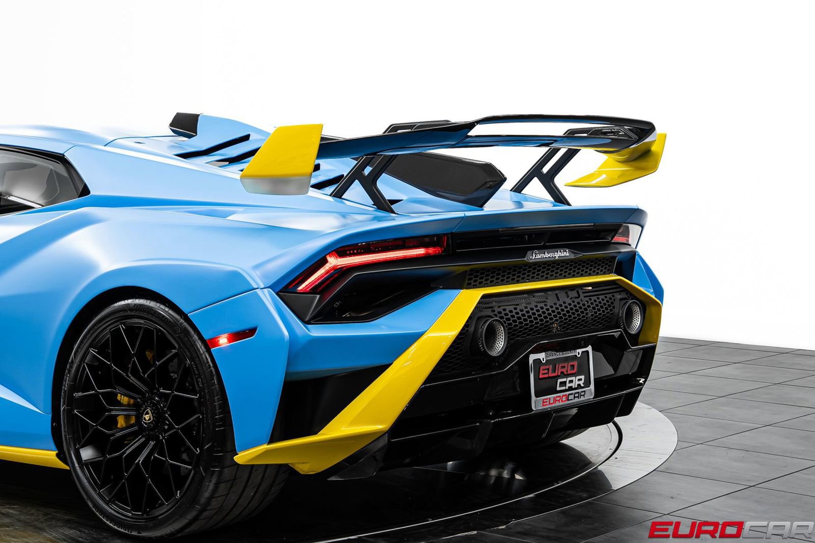 Used 2022 Lamborghini Huracan STO image 21