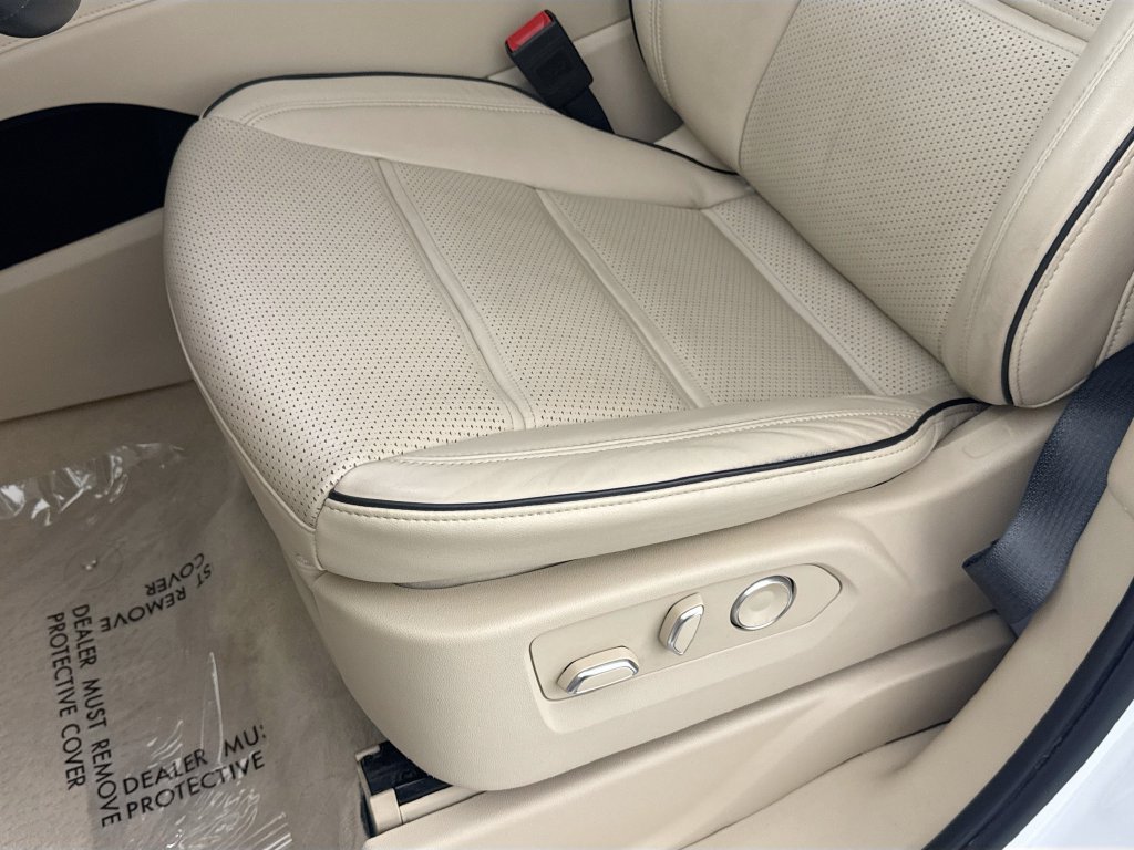 Used 2024 Cadillac Escalade ESV Premium Luxury AWD/4WD image 19