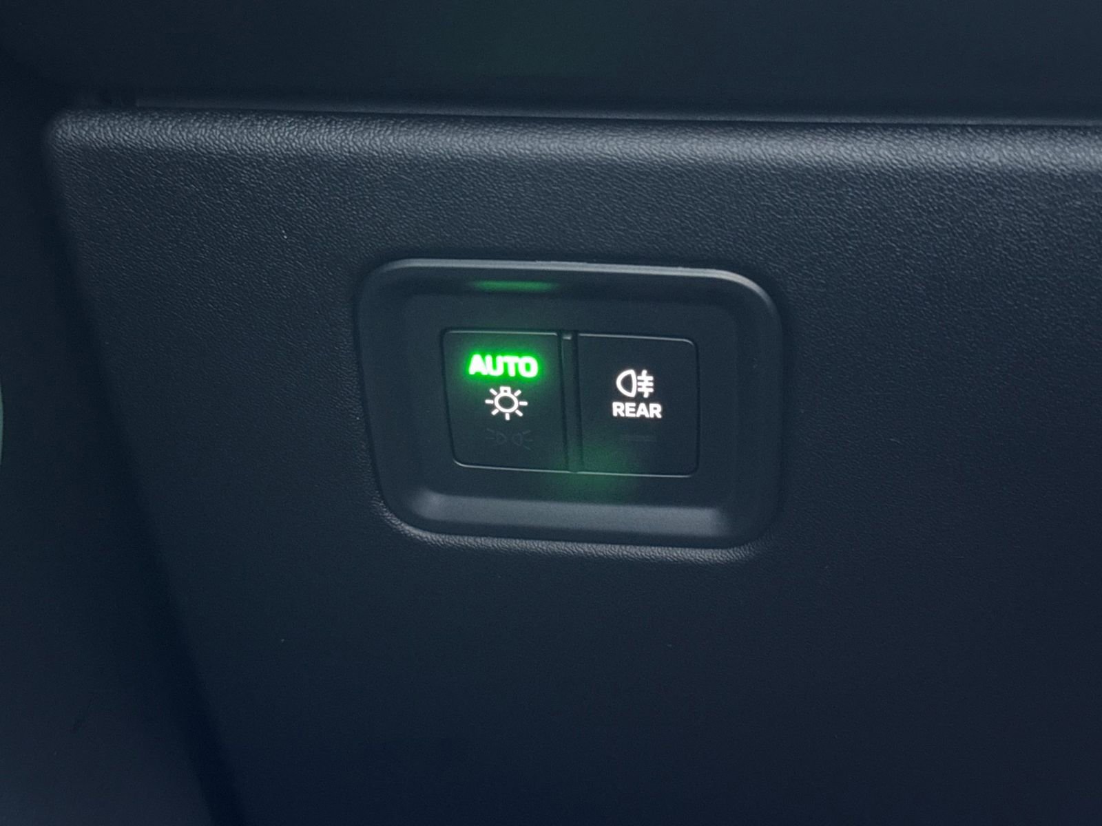 Used 2025 Porsche Macan 4 Electric image 33