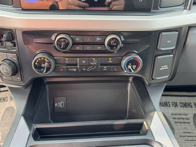 New 2025 Ford F350 XLT w/ Black Appearance Package image 17