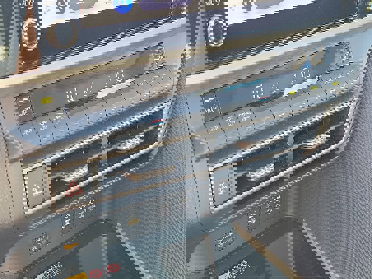 Used 2025 Toyota Camry LE image 26