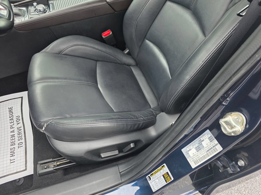 Used 2018 MAZDA MAZDA3 Touring FWD image 17