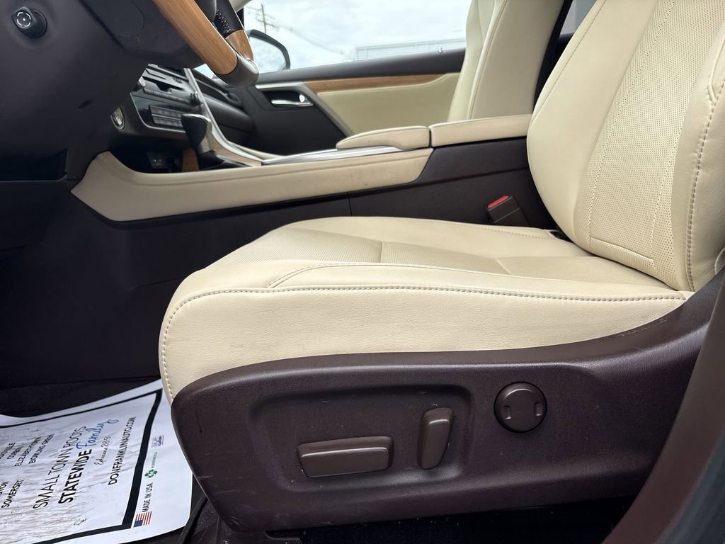 Used 2020 Lexus RX 350L Premium w/ Premium Package image 14