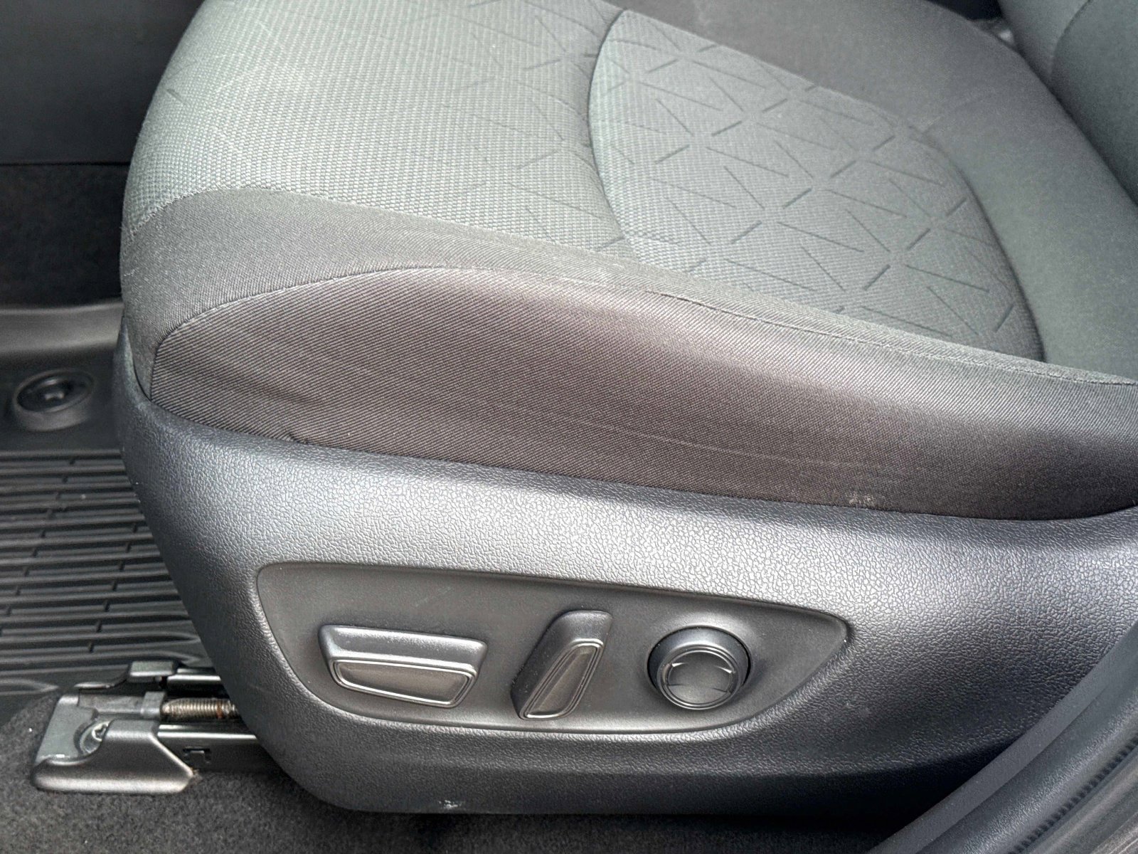 Used 2024 Toyota RAV4 XLE AWD/4WD image 22