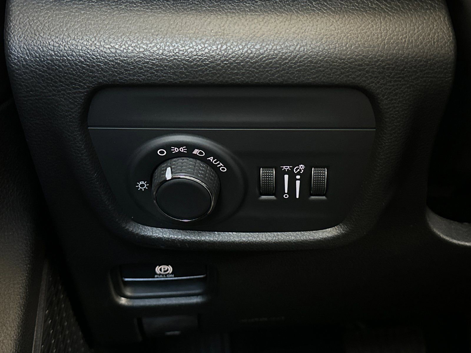 Used 2023 Jeep Grand Cherokee Altitude image 27