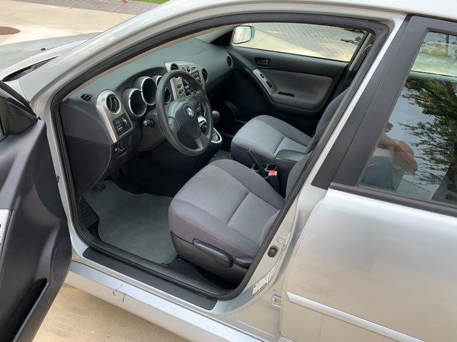 Used 2006 Pontiac Vibe w/ Sport Package FWD image 11