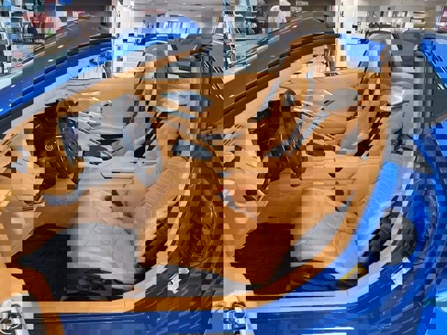 Used 2023 Chevrolet Corvette Stingray Premium Conv w/ Z51 Performance Package image 17