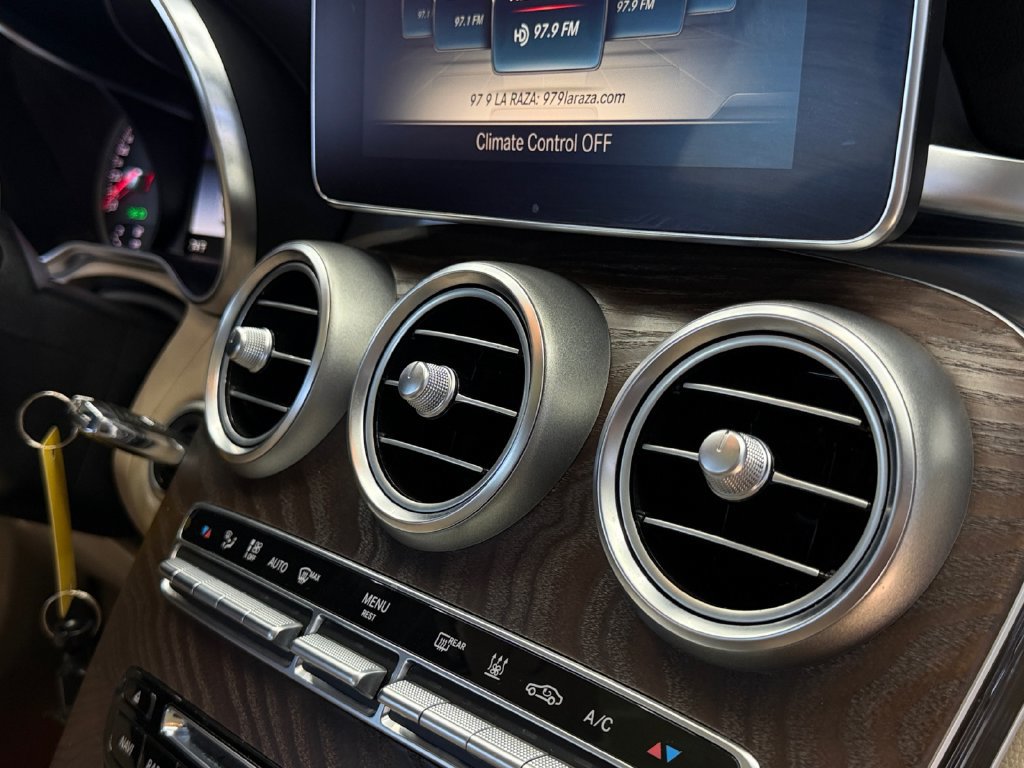 Used 2019 Mercedes-Benz GLC 350e 4MATIC image 17