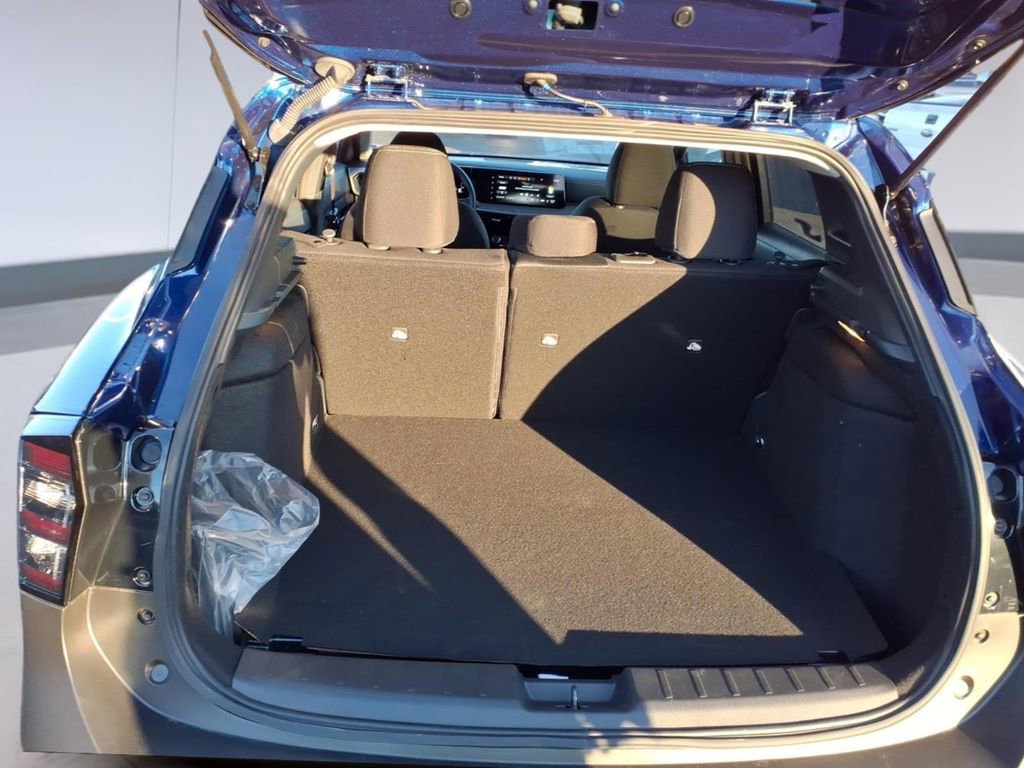 New 2025 Nissan Kicks SV image 9