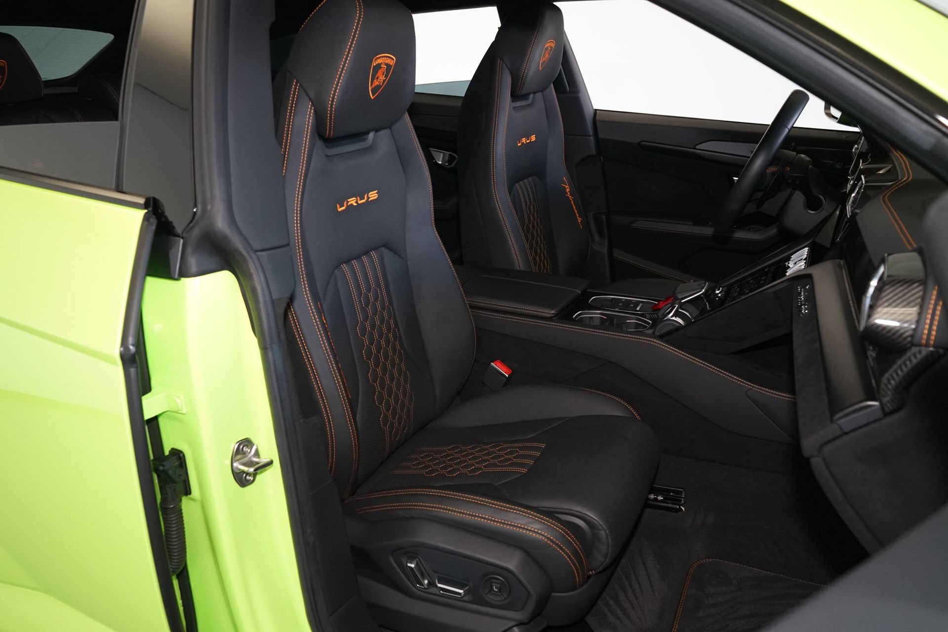 Used 2024 Lamborghini Urus Performante AWD/4WD image 24